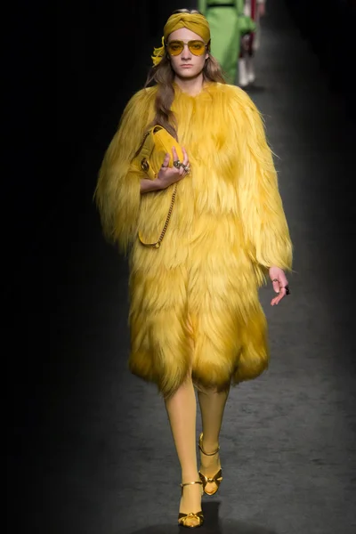 Look 34